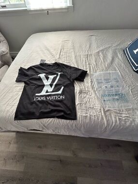 Louis Vuitton Black T-Shirt with White LV Logo mens medium bnwt